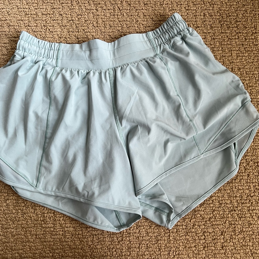 Lululemon turquoise 4” hotty hot